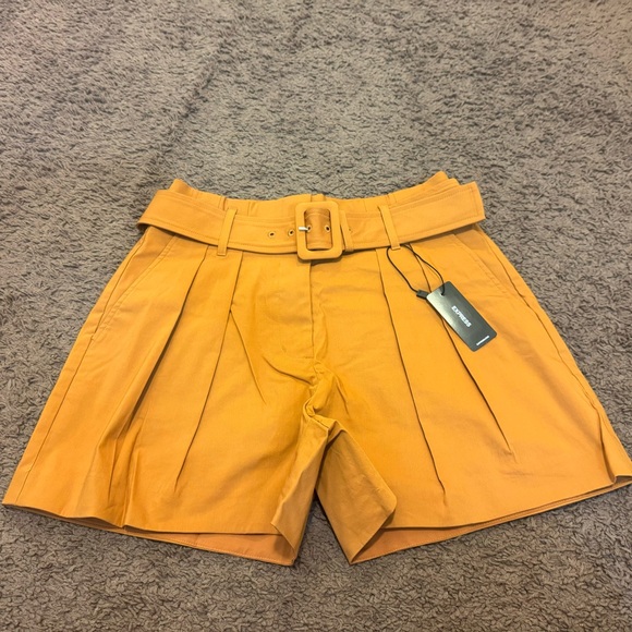 Express Mustard Extreme High Rise Belted Shorts Pleated 2 4 6 8 10 NEW $68 - Picture 2 of 9